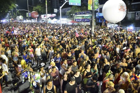 Bloco Virgens de Tambaú anima as prévias carnavalescas de João Pessoa neste domingo