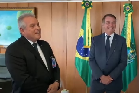 Juiz valida tese de Flávio Bolsonaro e aponta 'grupo criminoso' na Receita