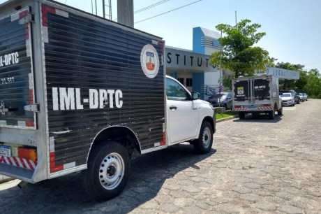 IML de Manaus sepulta 150 corpos não identificados em um ano