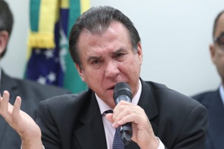 Ministro diz que mudança da escala 6×1 deve ser discutida em convenção