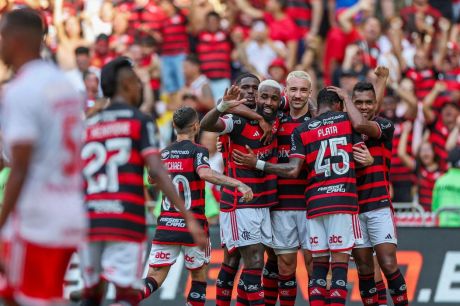 Flamengo vence e tira Inter da briga pelo título brasileiro