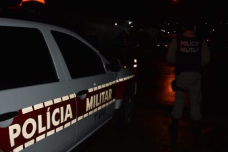 Homem é morto dentro de residência em Piancó e Polícia Militar prende dois dos envolvidos no crime