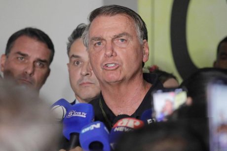 Admissão após indiciamento prejudica defesa de Bolsonaro em trama golpista