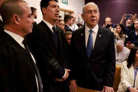 Netanyahu critica imprensa ao depor em julgamento por corrupção