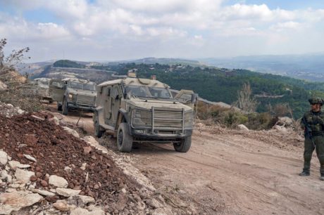 Israel retira tropas de cidade estratégica no sul do Líbano; EUA comemoram medida