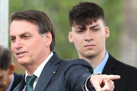 Jair Renan é 4° filho de Bolsonaro a se tornar evangélico