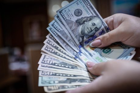 Dólar fecha a R$ 6,07 após aceno de Lula ao mercado e intervenção do BC