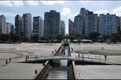 Veja onde estão as praias mais sujas em SP; Santos sai do ranking das piores