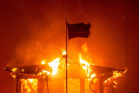 Incêndios deixam rastro de destruição de milhares de casas e estruturas em Los Angeles