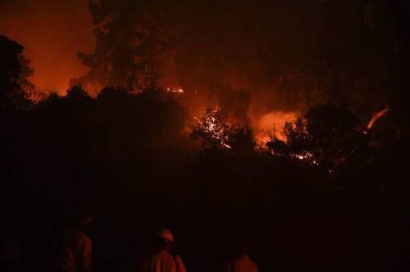 Novos incêndios em Los Angeles mantêm pânico entre moradores e turistas