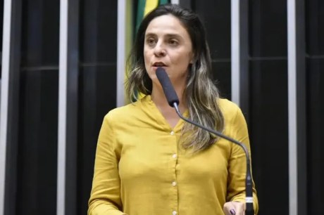 Projeto quer suspender salário de militares da ditadura