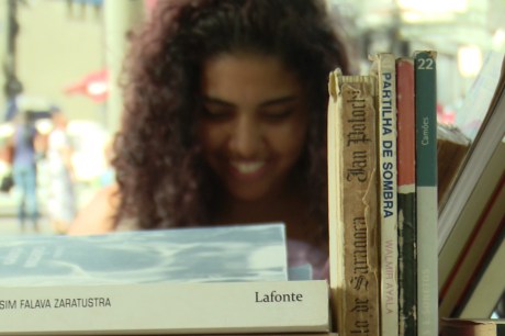 Professor cria biblioteca itinerante em bicicleta para incentivar a leitura: 'Eu amo os livros'