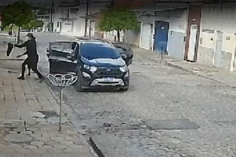 Homens invadem casa e roubam mais de R$ 20 mil, em Campina Grande