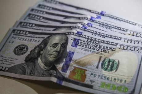 Dólar cai para R$ 6,04 em dia de posse de Trump