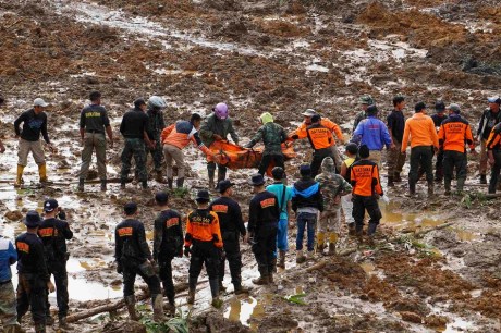 Deslizamento de terra deixa 17 mortos e desaparecidos na Indonésia