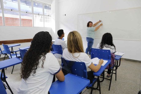 Prefeitura de Presidente Figueiredo abre processo seletivo com 475 vagas para área de educação