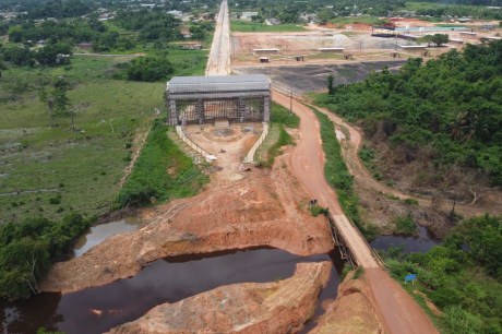 Menor cidade de Roraima tem rombo de R$ 38 milhões com dívidas até com funerária e prefeito decreta calamidade